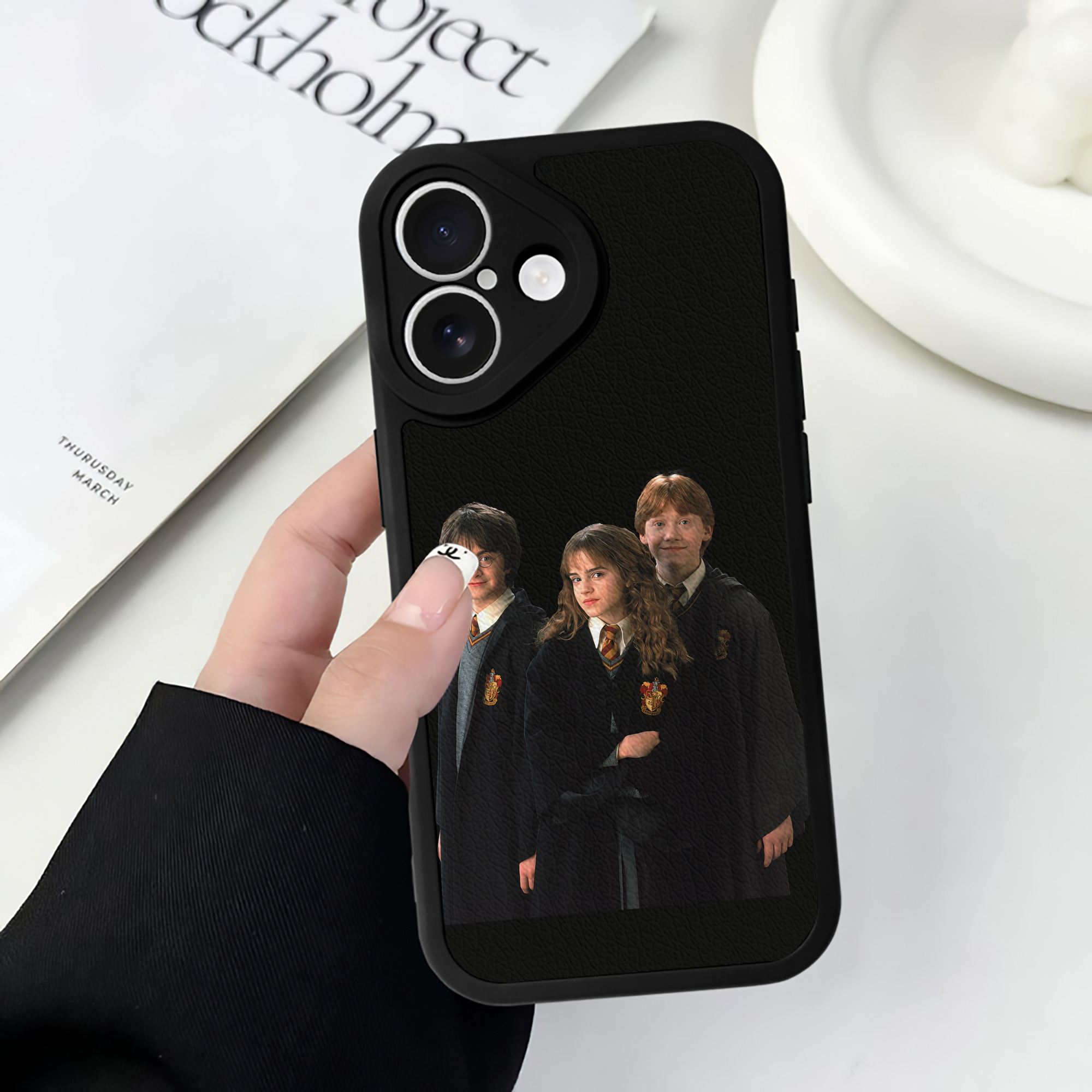 （画像用） Harry Potter ハリー・ポッターシリーズ 【iPhone 16シリーズ対応】シリコンスマホケース（レザー調） 材質：シリコン